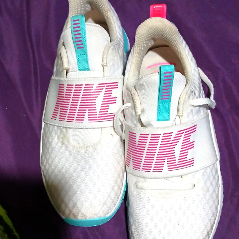 Nike shoes size 6